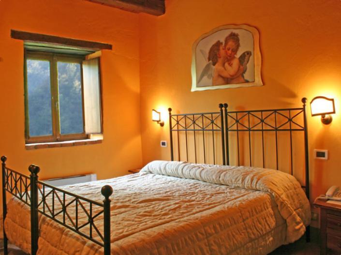 فيلا Podere Pian De' Cortini Serravalle  الغرفة الصورة